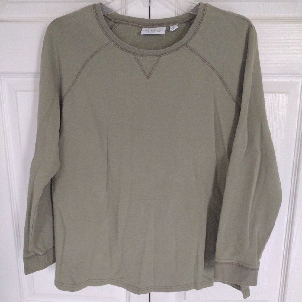 Long sleeved green shirt  d&co size small